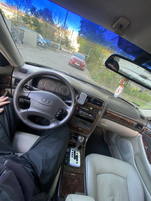 Hyundai XG30.