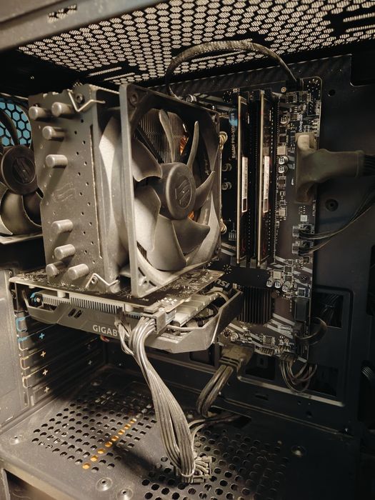 Komputer gamingowy + monitor