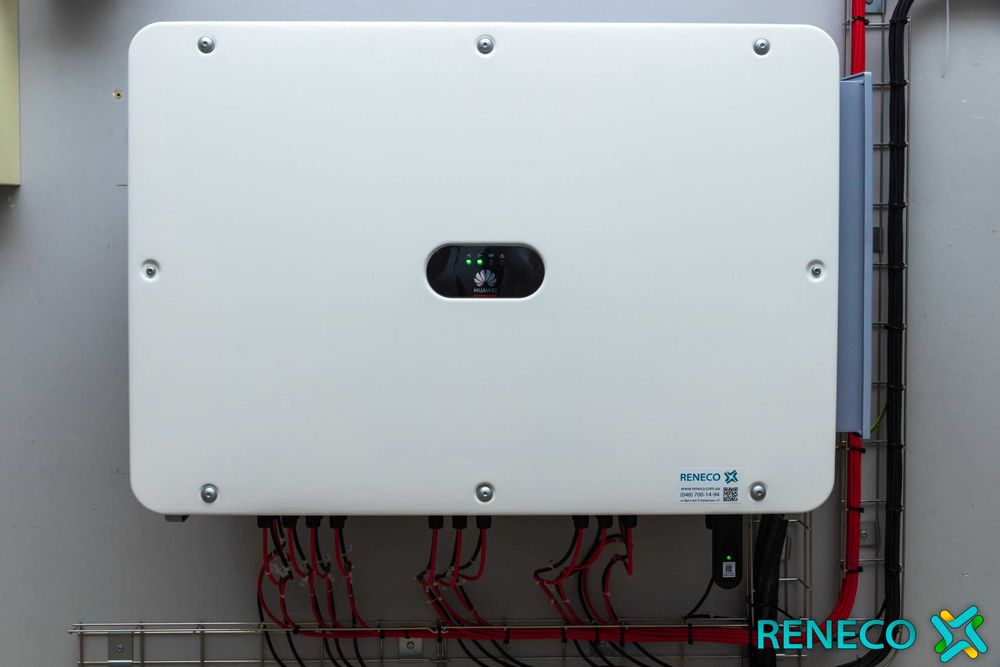 Монтаж інвертора, акумуляторів - обладнання для СЕС