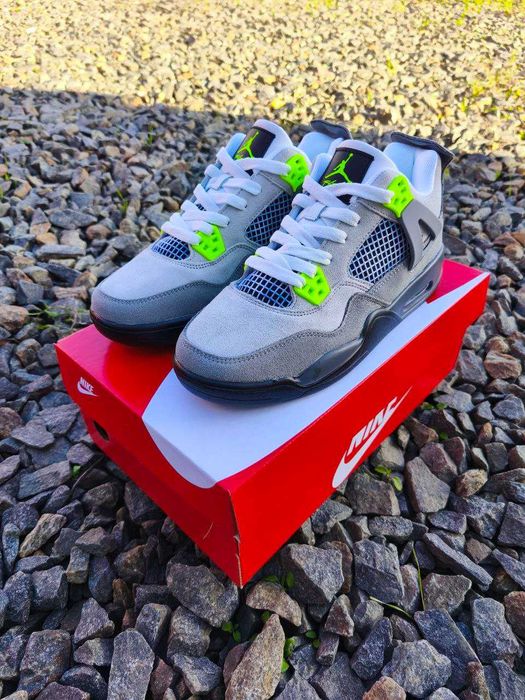 Чоловічі кросівки Nike Jordan 4 Retro демісезонні замша