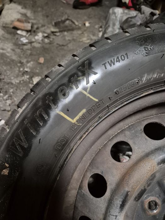 Opony zimowe toyota auris 15" 5x114,3 z felgami i kołpakami jak nowe