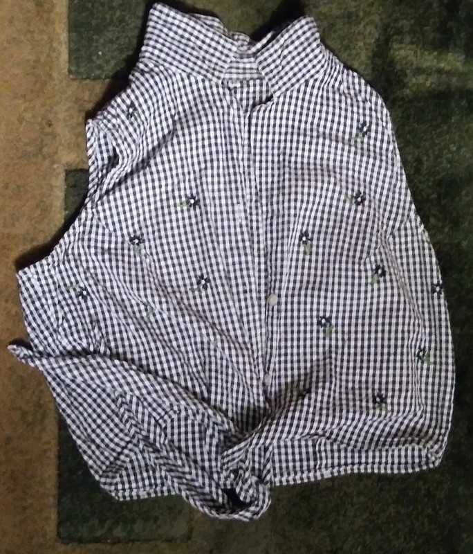 letnia wiązana koszulka w kratę z haftami 42