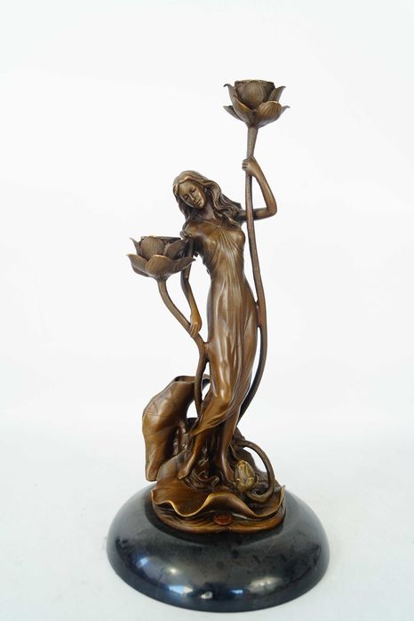 Świecznik z brązu figura kobiety dekoracja prezent