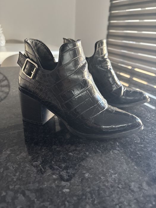 Botins  de pele como novos