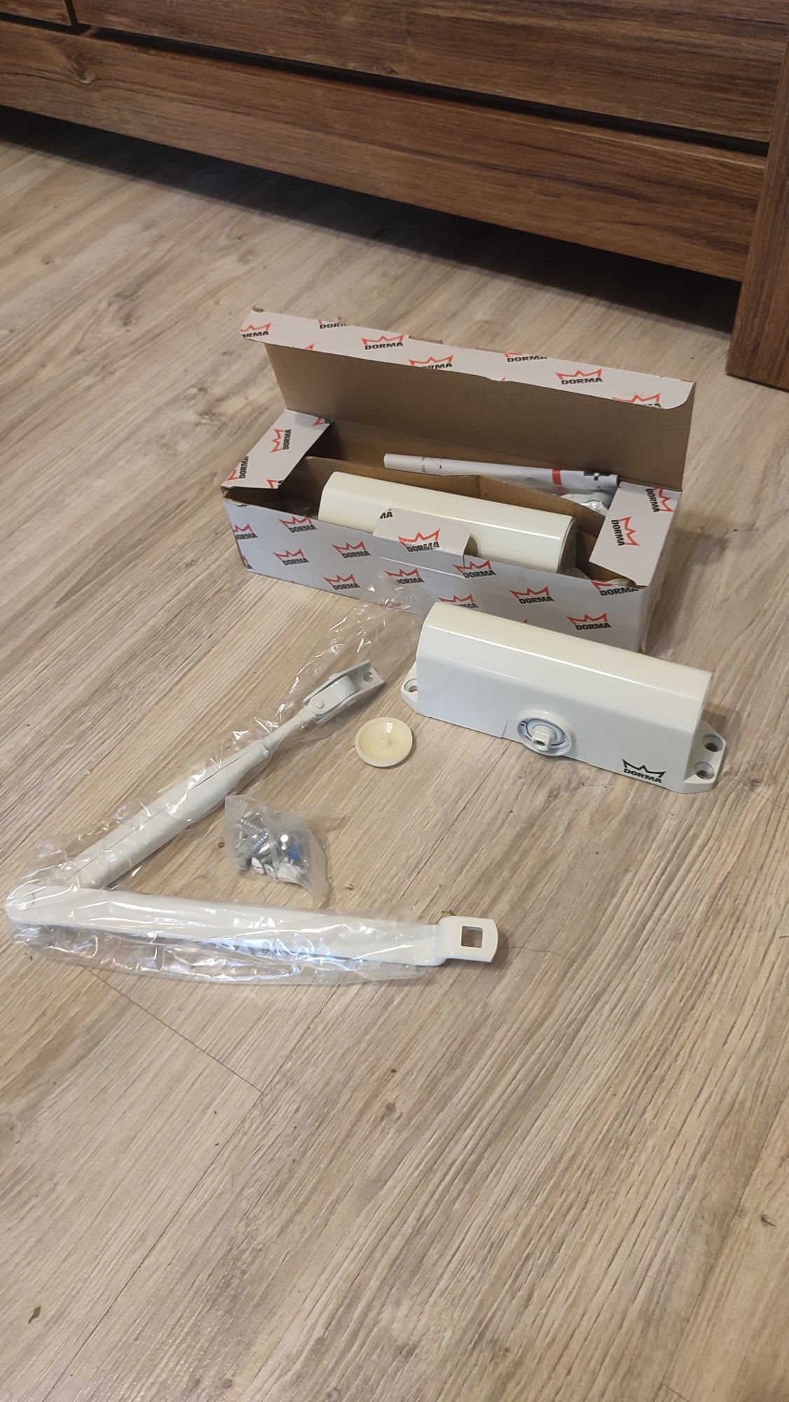Samozamykacze DORMA TS77