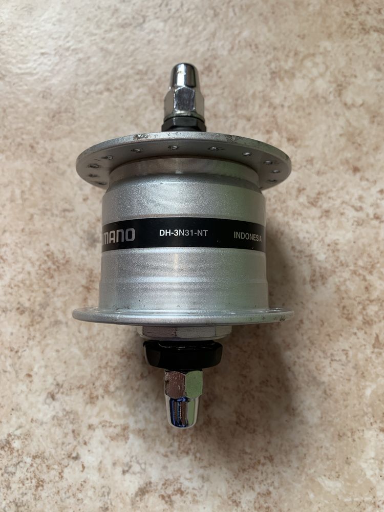 Динамо втулка Shimano передня