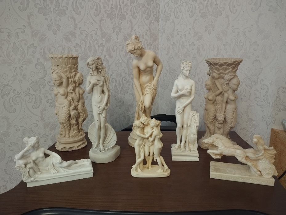 Статуетки алебастр,скульптури