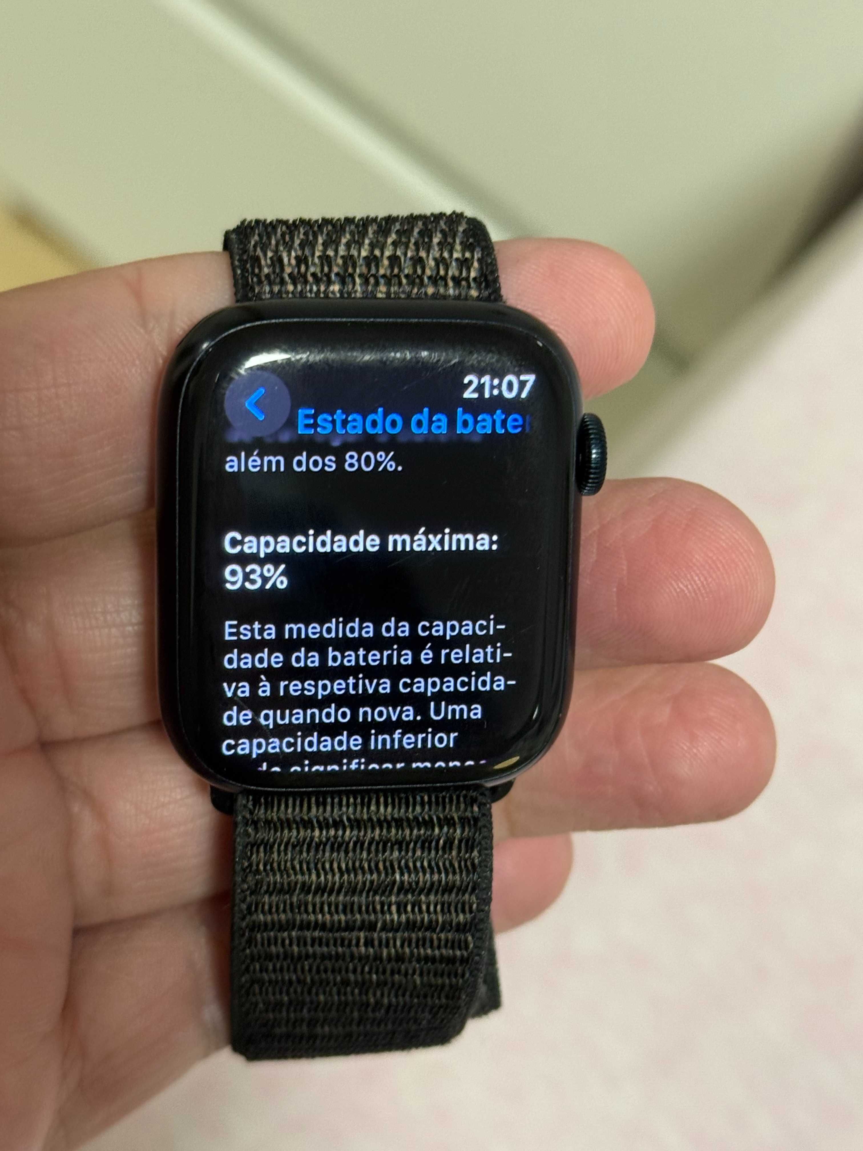 Apple Watch Series 9 GPS 45mm com Sport Loop Navy Blue