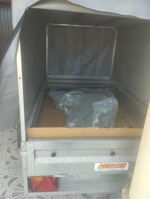 Reboque praticamente sem uso