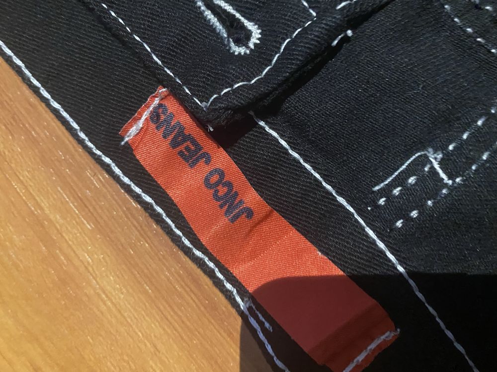 Calças Jeans Personalizada (caveira de tercido na area do Bolso atras)