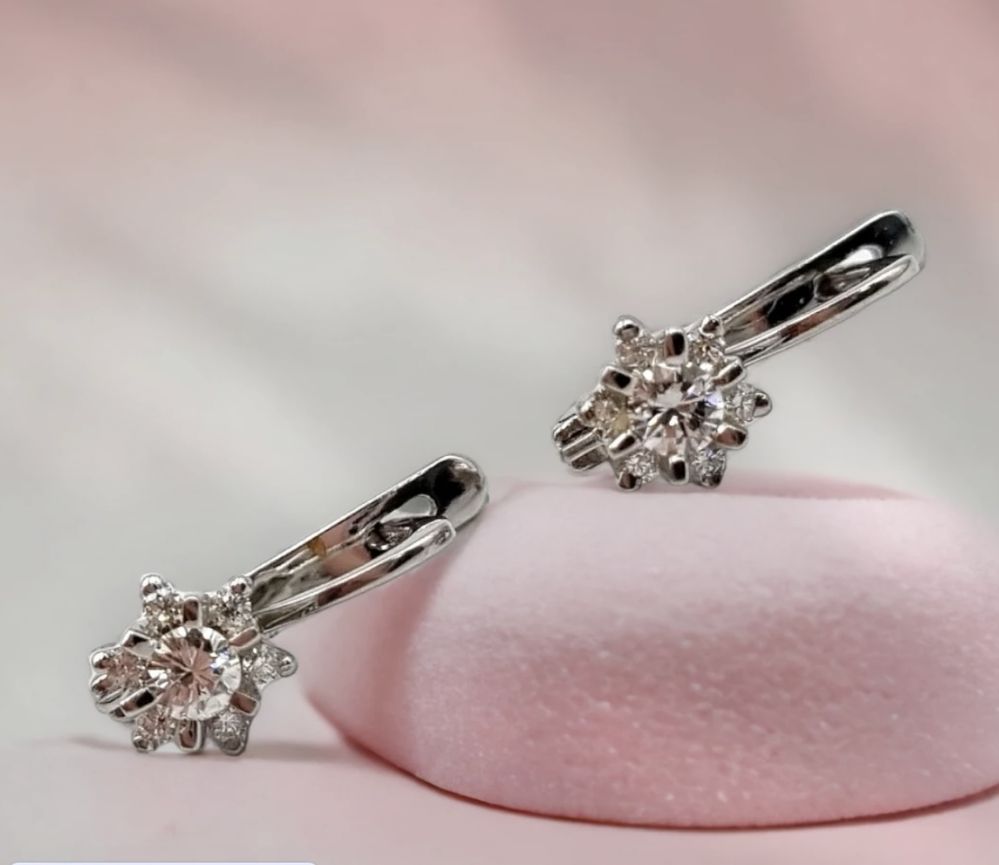 Красиві сережки з діамантами,бриллиантами,4,5 грам,Ф3,5 мм.,4/4,0,5 ct