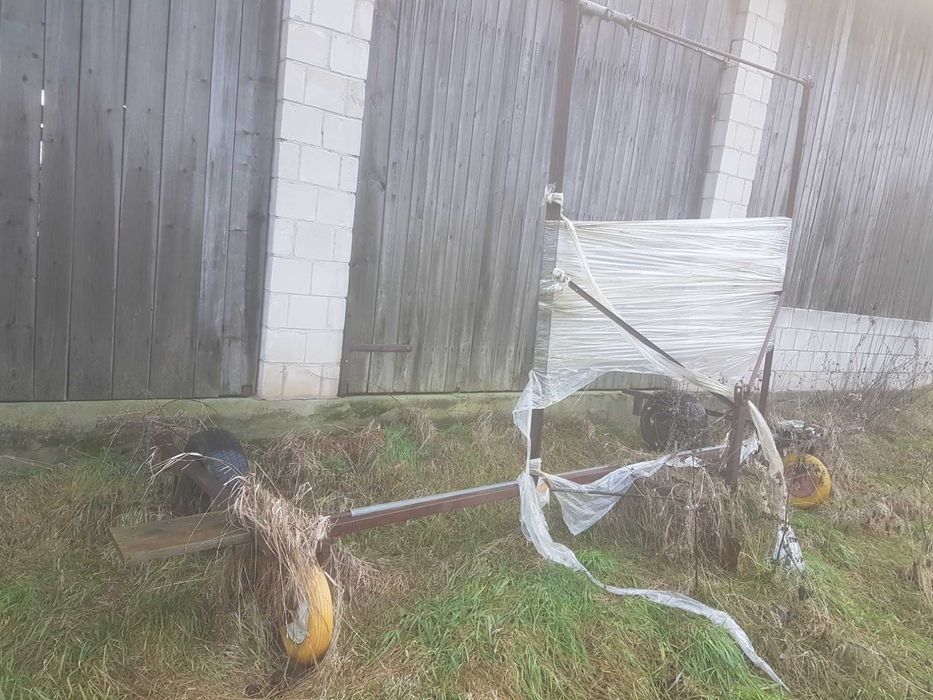 Maszyna do rozkładania i hydrauliczna do zwijania agrowłókniny folii