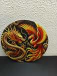 Placa decorativa em metal.