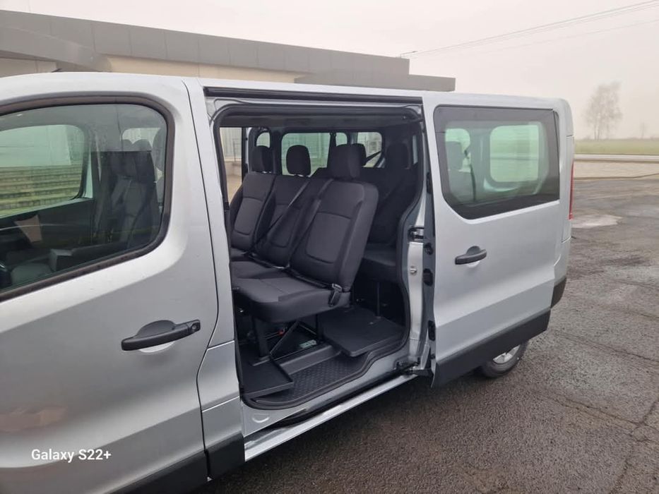 Nowy Renault Trafic 9-osób wynajem automat full pakiet ubezpieczenia