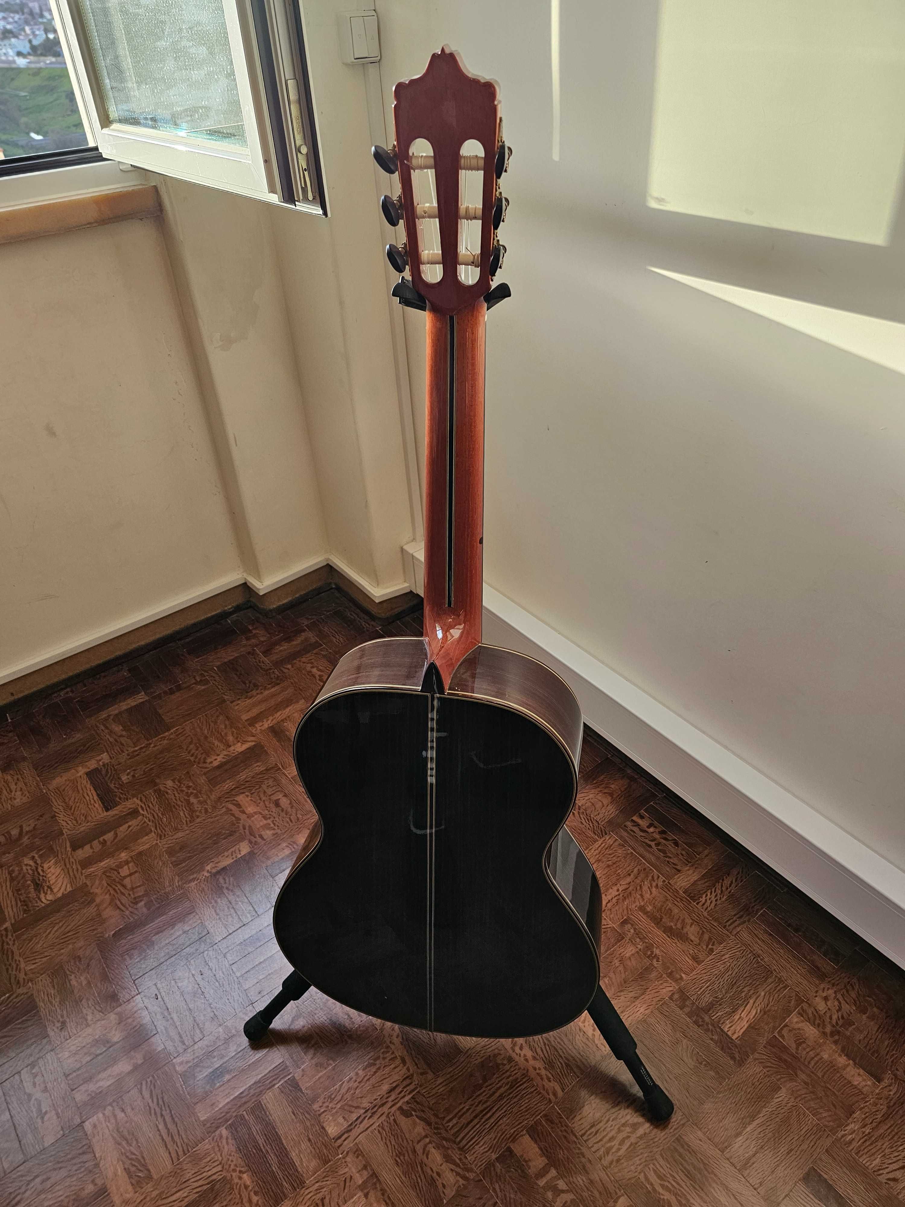 Guitarra Clássica Alhambra 11P + Estojo   -   Classical Guitar + Case