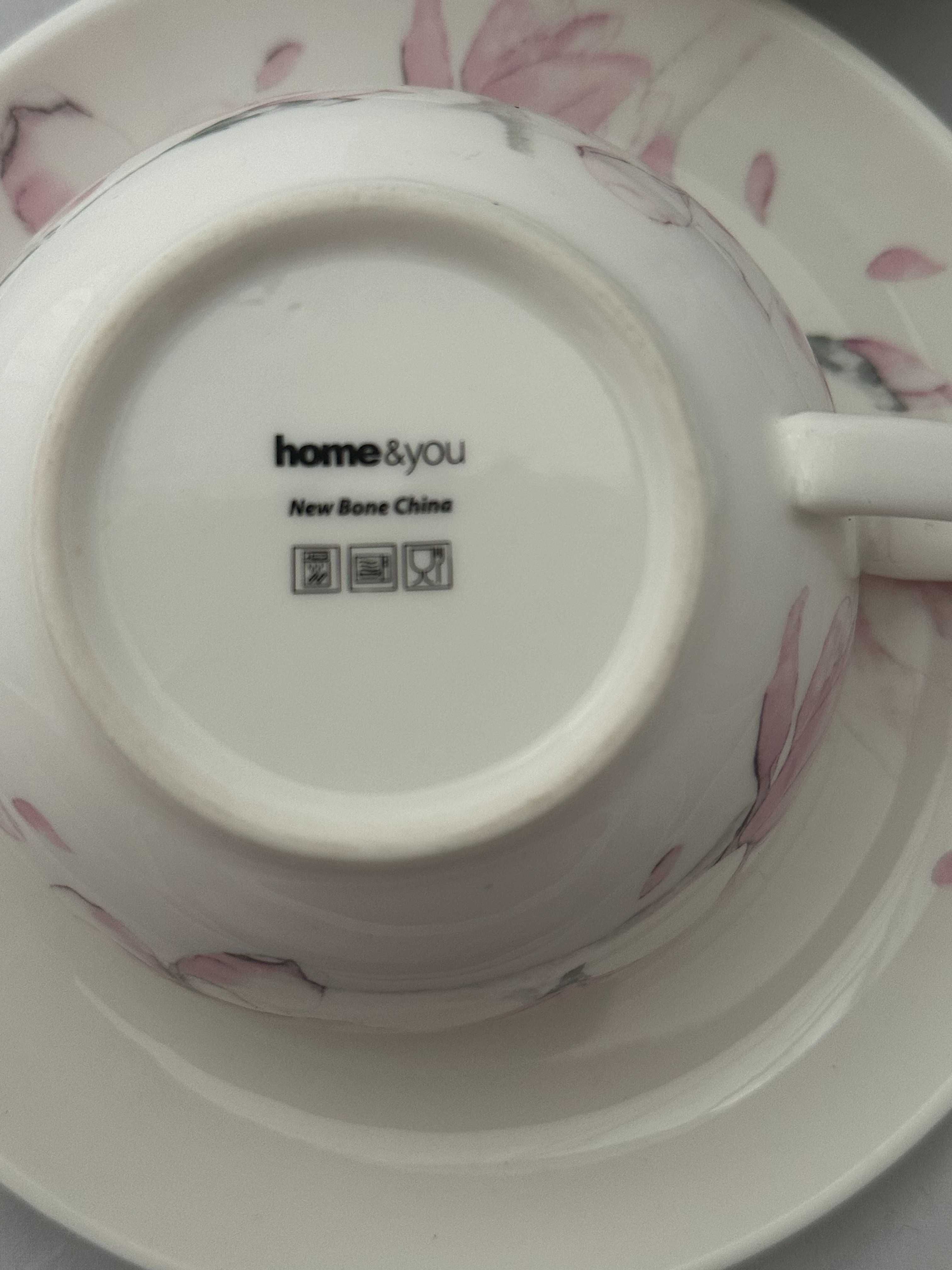 Czajnik z filiżanką + talerzyk Home&You, New Bone China, biały+kwiaty