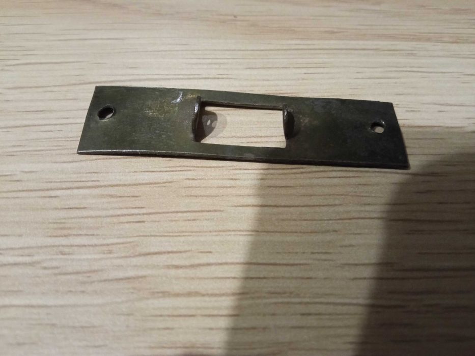 Ответная планка к старинной мебели.