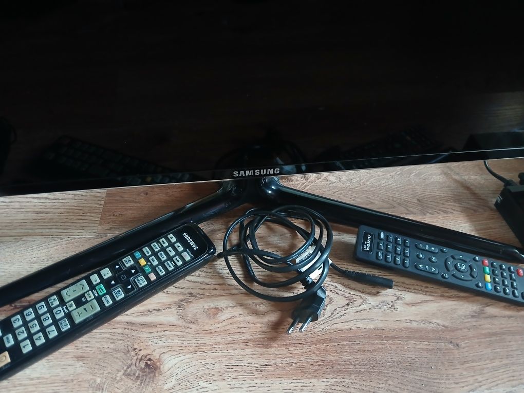 Telewizor Samsung HDMI 40 cali +dekoder +słuchawki