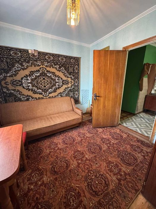 Кімната в гуртожитку по низу ринку