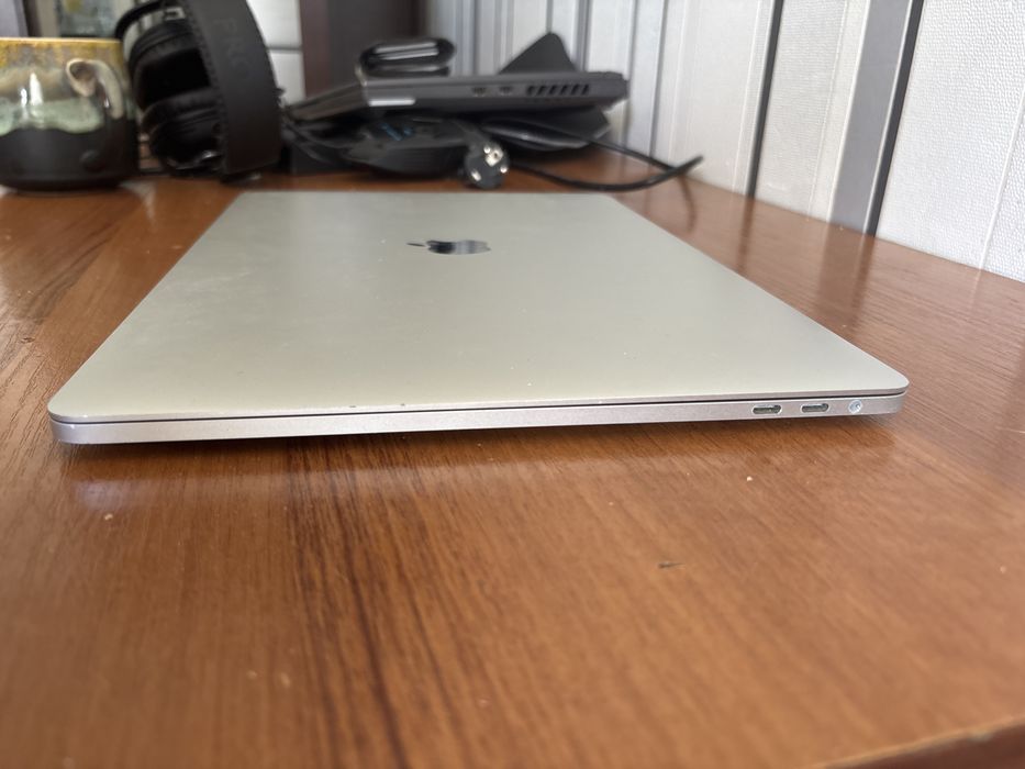 MacBook Pro 15 1tb, i7-7, 16gb ram