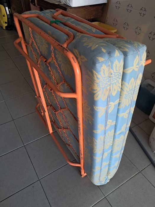 Cama de solteiro tipo burro com colchão e dobrável