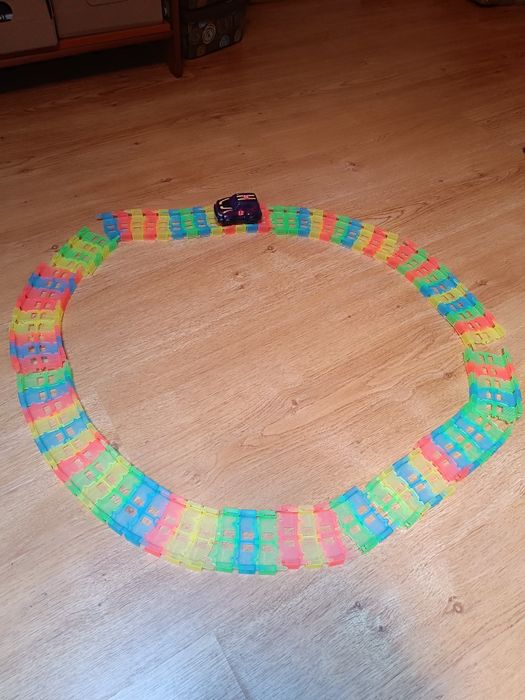 Pista mais carro de brincar