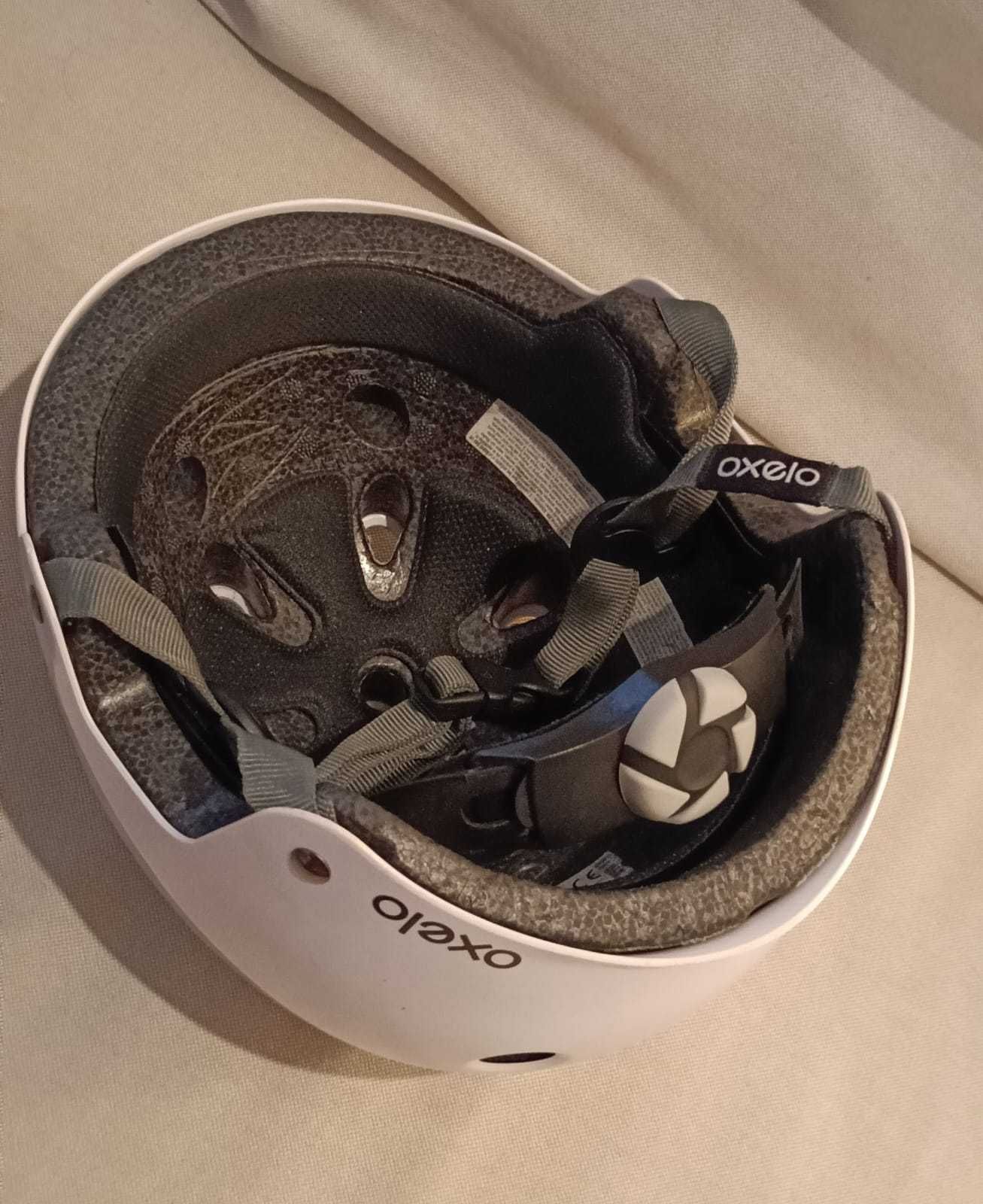 Conjunto Capacete e proteções para Skate.