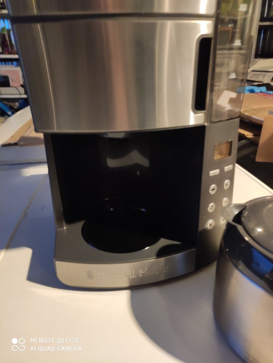 Ekspres do kawy Russell Hobbs z młynkiem