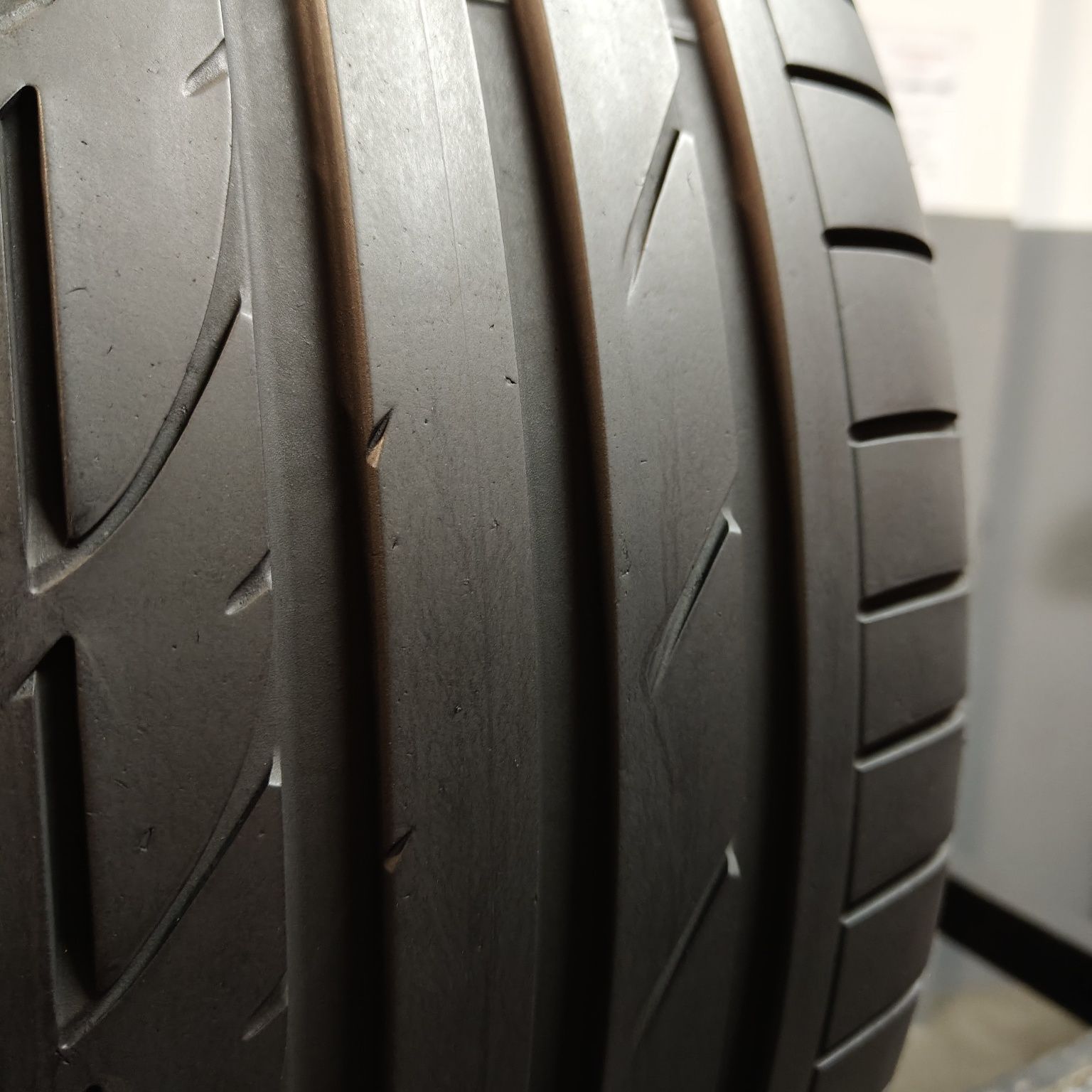 255/35/19 XL Sprzedam parę opon letnich Bridgestone