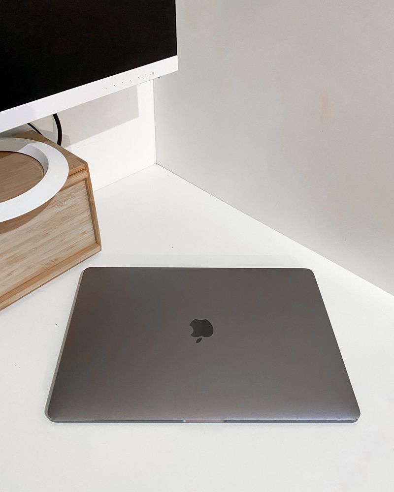 Macbook pro 15’ quad-core i7