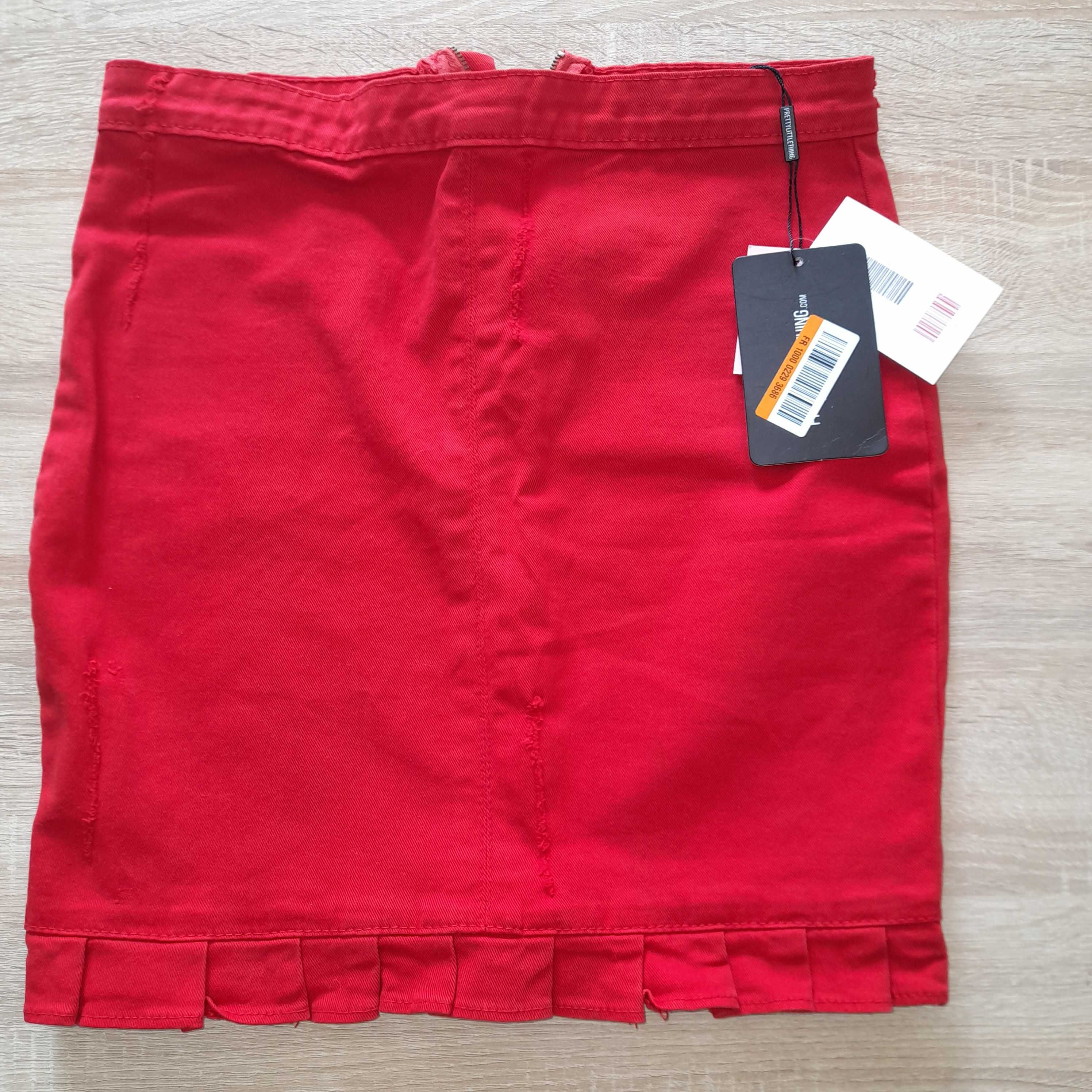 Czerwona mini spódniczka z falbanką