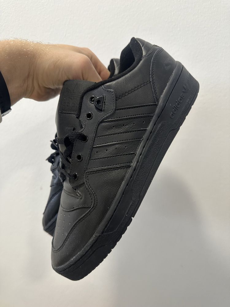 Adidas rivarly black rozmiar 44