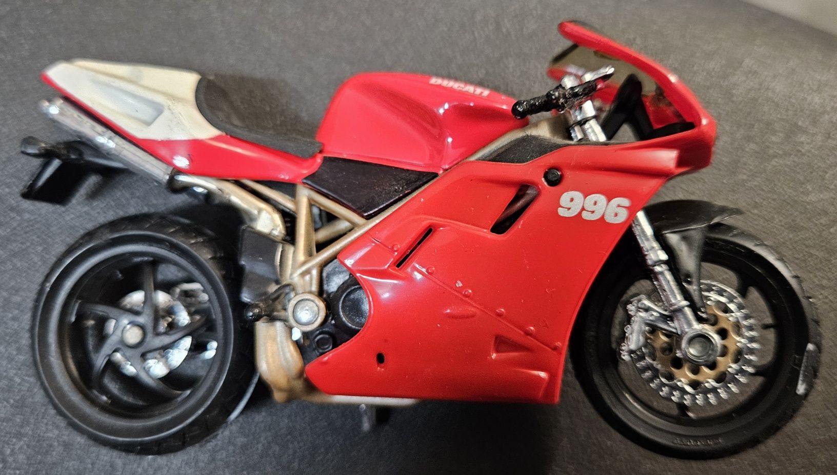 Miniatura moto Ducati 996