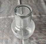 Garrafa de quarto com copo