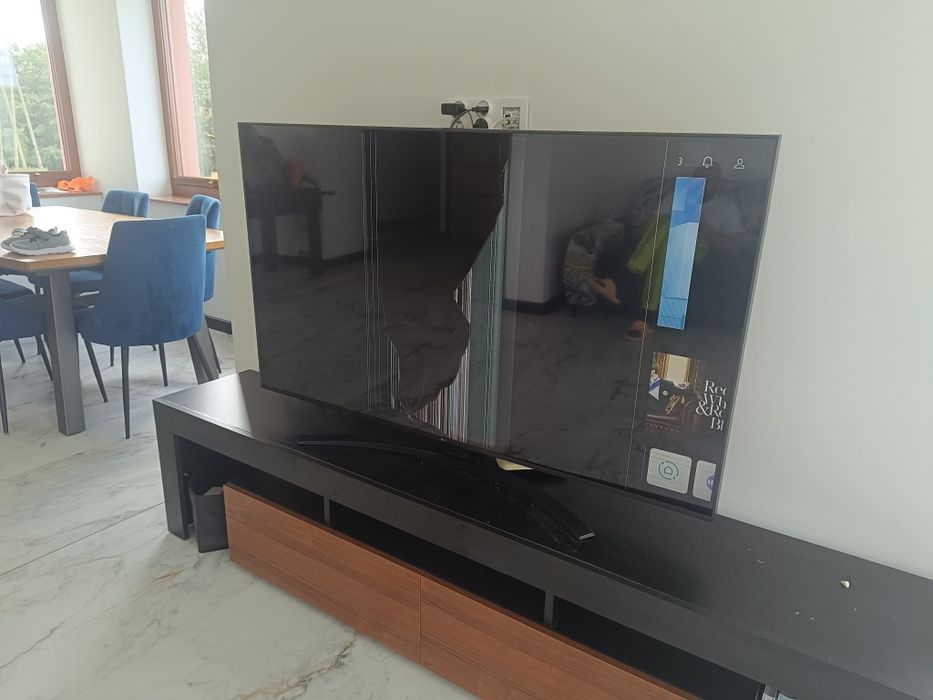 Telewizor LG 55UP78006LB uszkodzona matryca na czesci

Sprzedam te