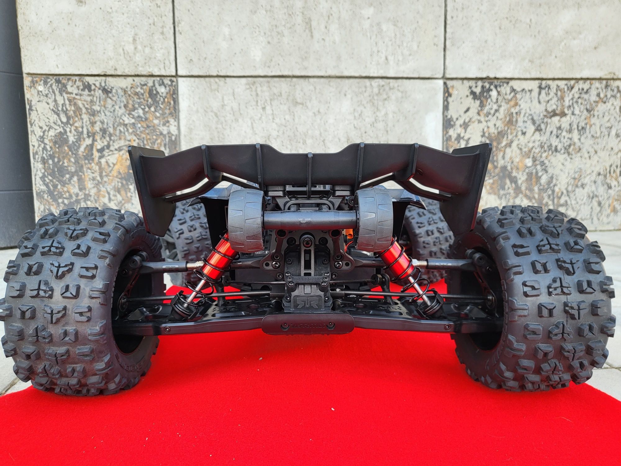 Arrma Kraton 1:5 EXB 8s HOBBYWING MAX 5 , Savox gens ACE 8000 MAX 10