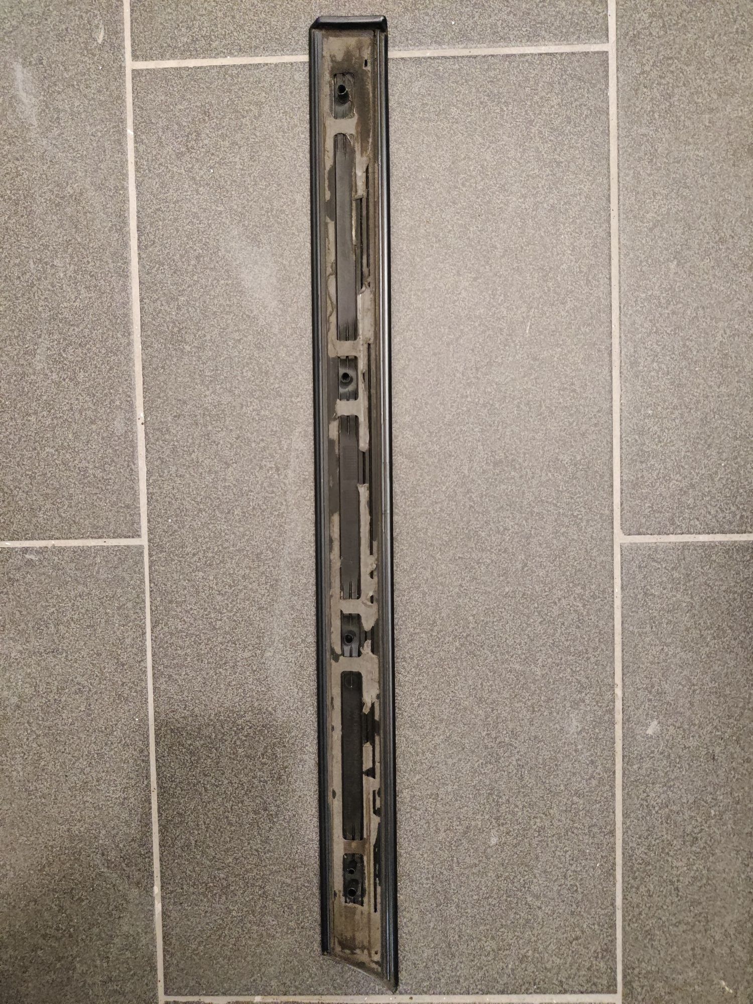 Listwy boczne prawa strona lx7z Audi a3 8p 3 drzwi