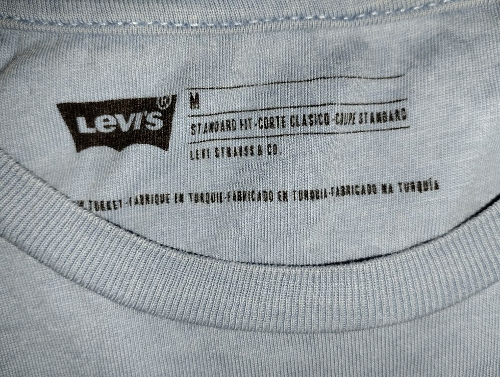 Levi's California koszulka bawełniana niebieska z logo na środku  M
