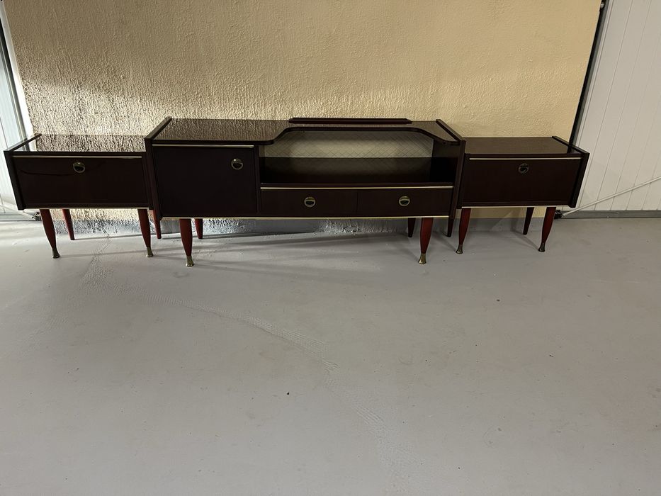 Piękna toaletka i szafki nocne retro design