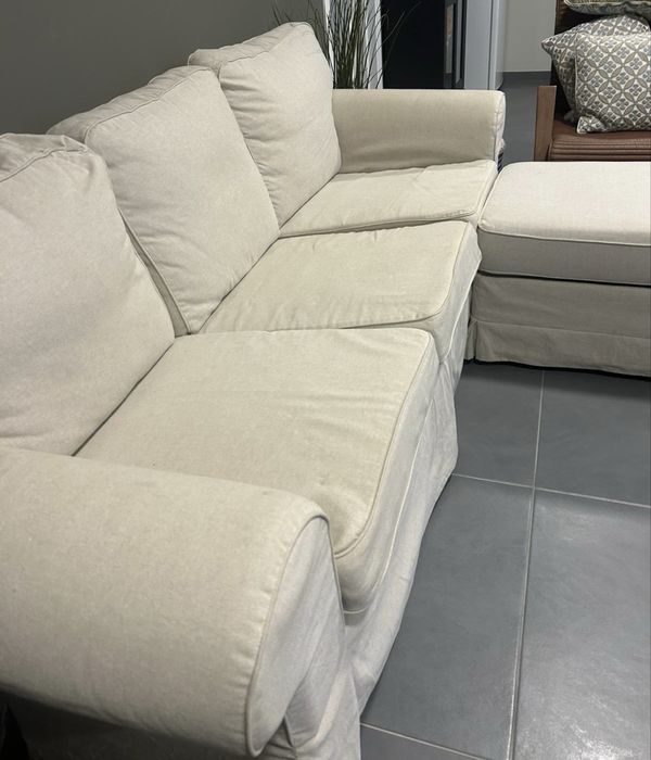 Sofá Ektorp Ikea 3 lugares com descansa pés