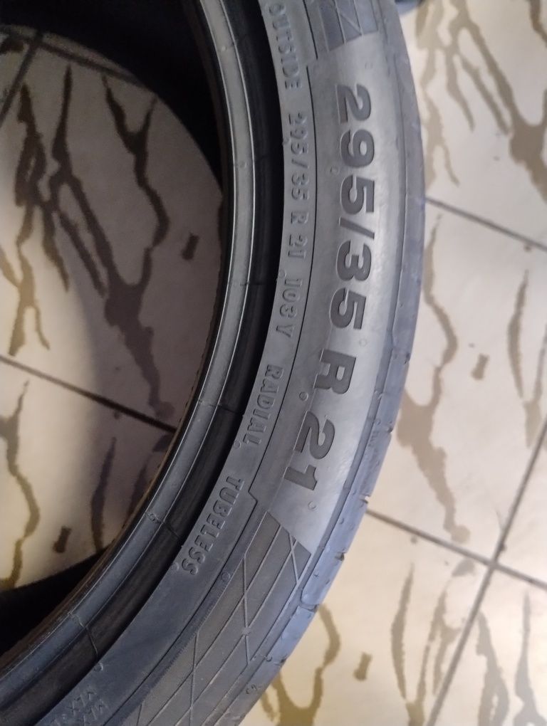 Continental 295/35R21 lato