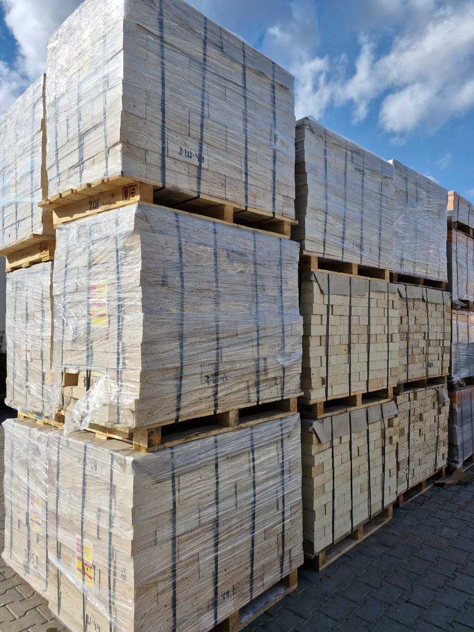 Цегла шамотна пічна вогнетривка Ша 5 та Ша 8 а також інші