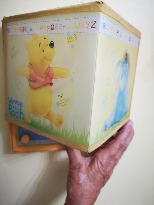 Dois candeeiros de parede para quarto de criança do Winnie The Pooh
