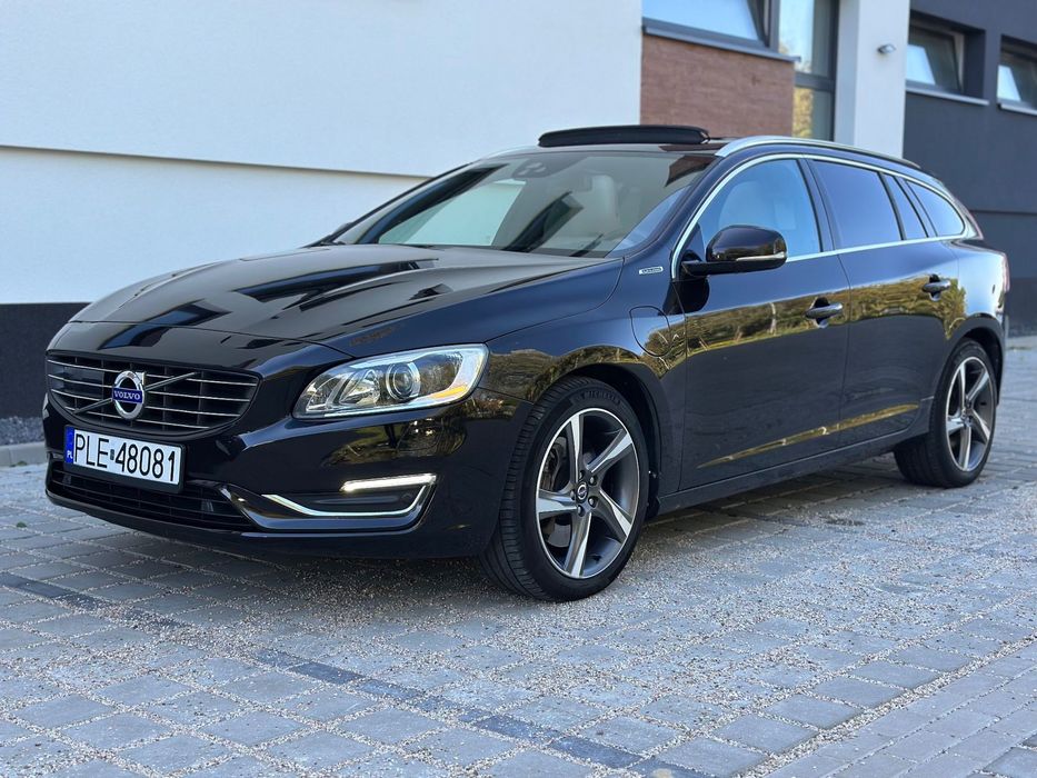 Volvo V60 4X4, Skóra, Xenon, Virtual, Kamera, Navi, Climatronic