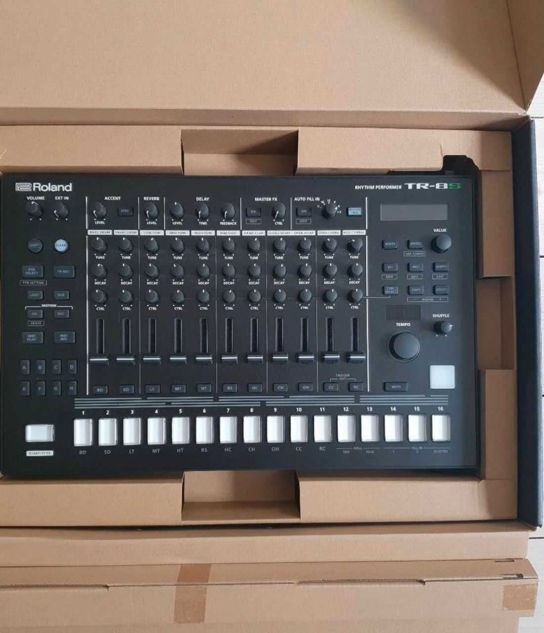 Roland TR-8S drummachine