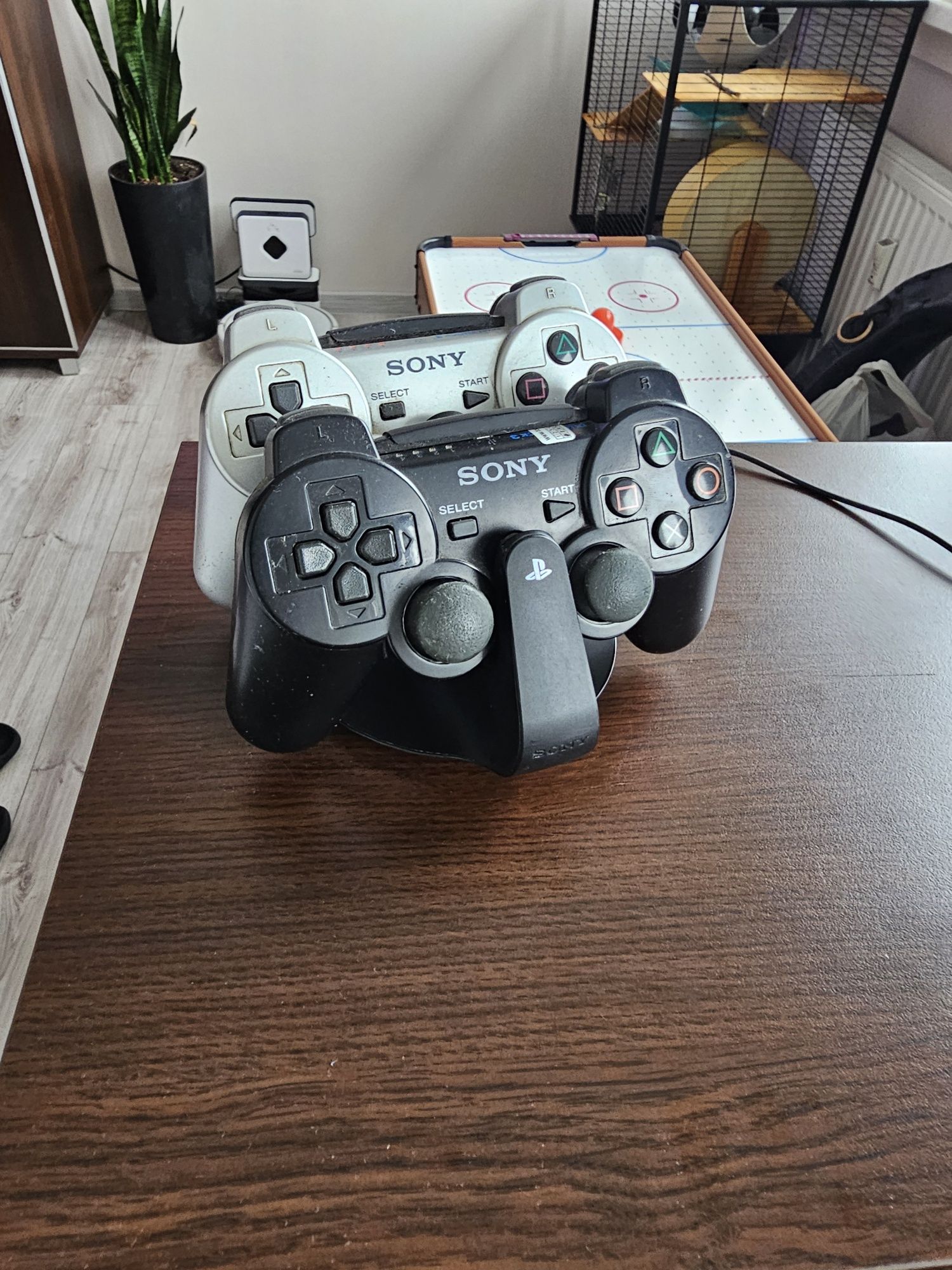 Oryginalna ładowarka stacja dokująca stojak z klipsami do padów ps3