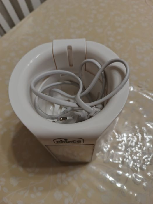 Підігрівач пляшечок Chicco.