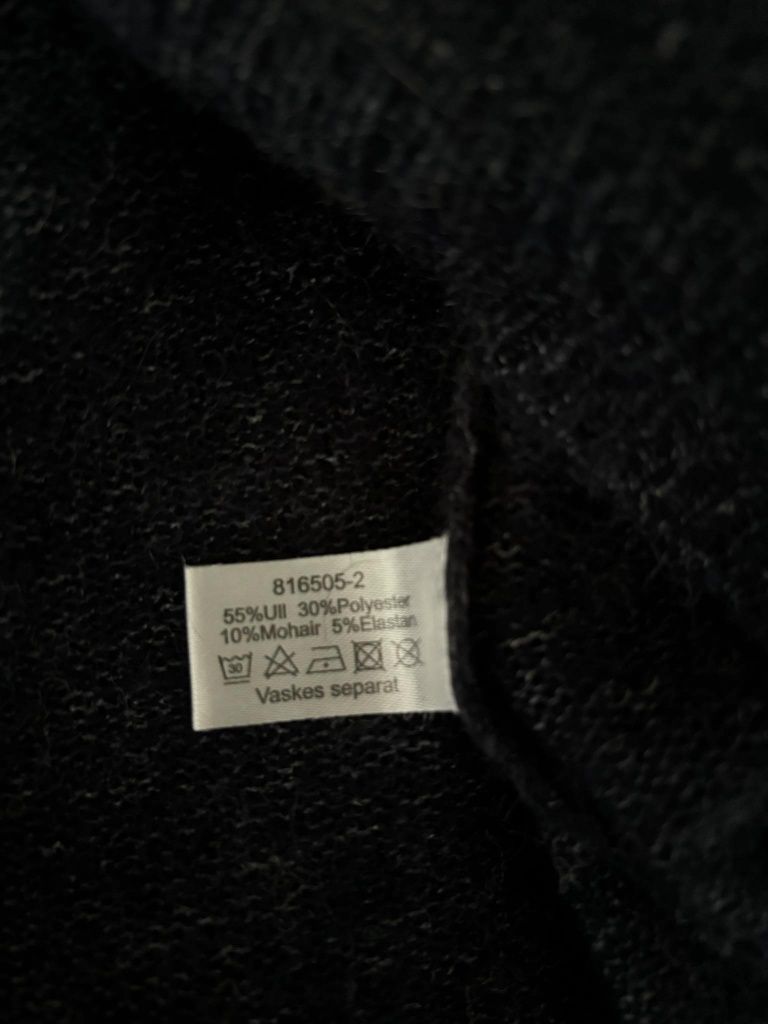 Life Time sweter damski L wełna moher
55%wełna 
10%moher 
Rozmiar XL