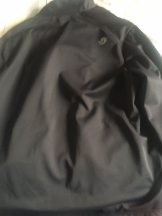 Vende casaco impermeável