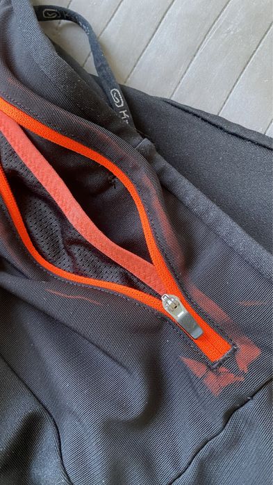 Czarne sportowe trekkingowe legginsy 3/4 Kalenji